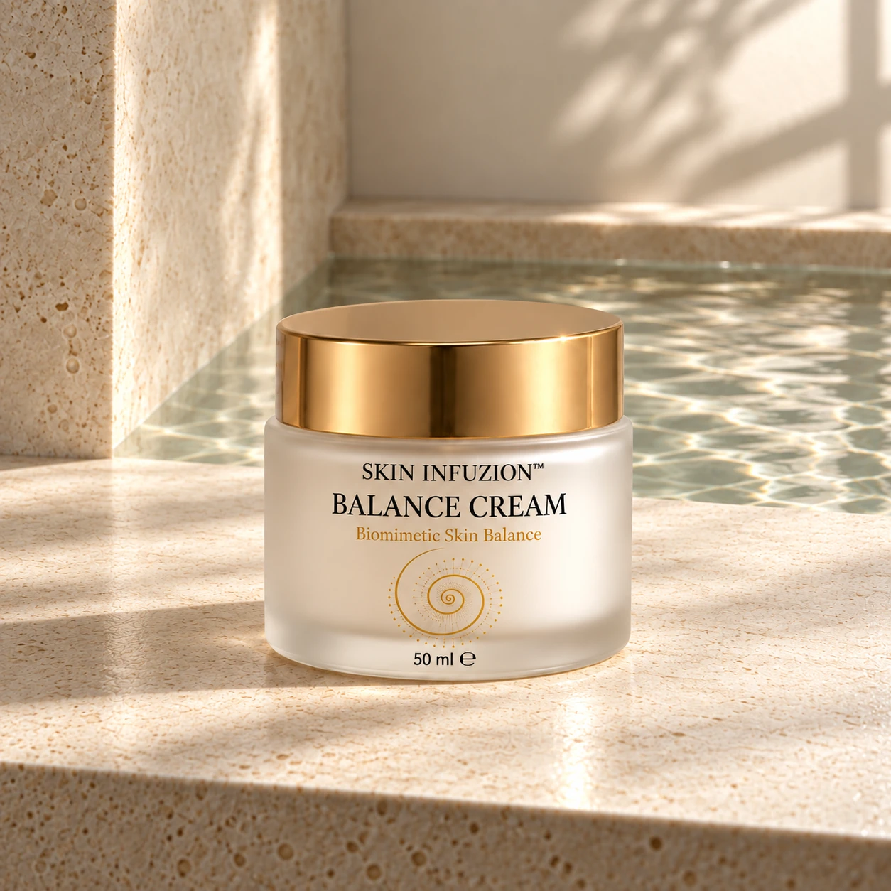 Słoiczek BALANCE CREAM 50 ml na jasnym trawertynie.